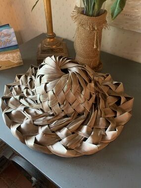 Tropical HANDWOVEN NEW NEVER USED, palm frond sun hat made in Honduras.